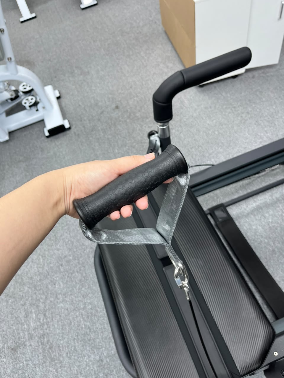 MegaCore Reformer — ergonomic handles
